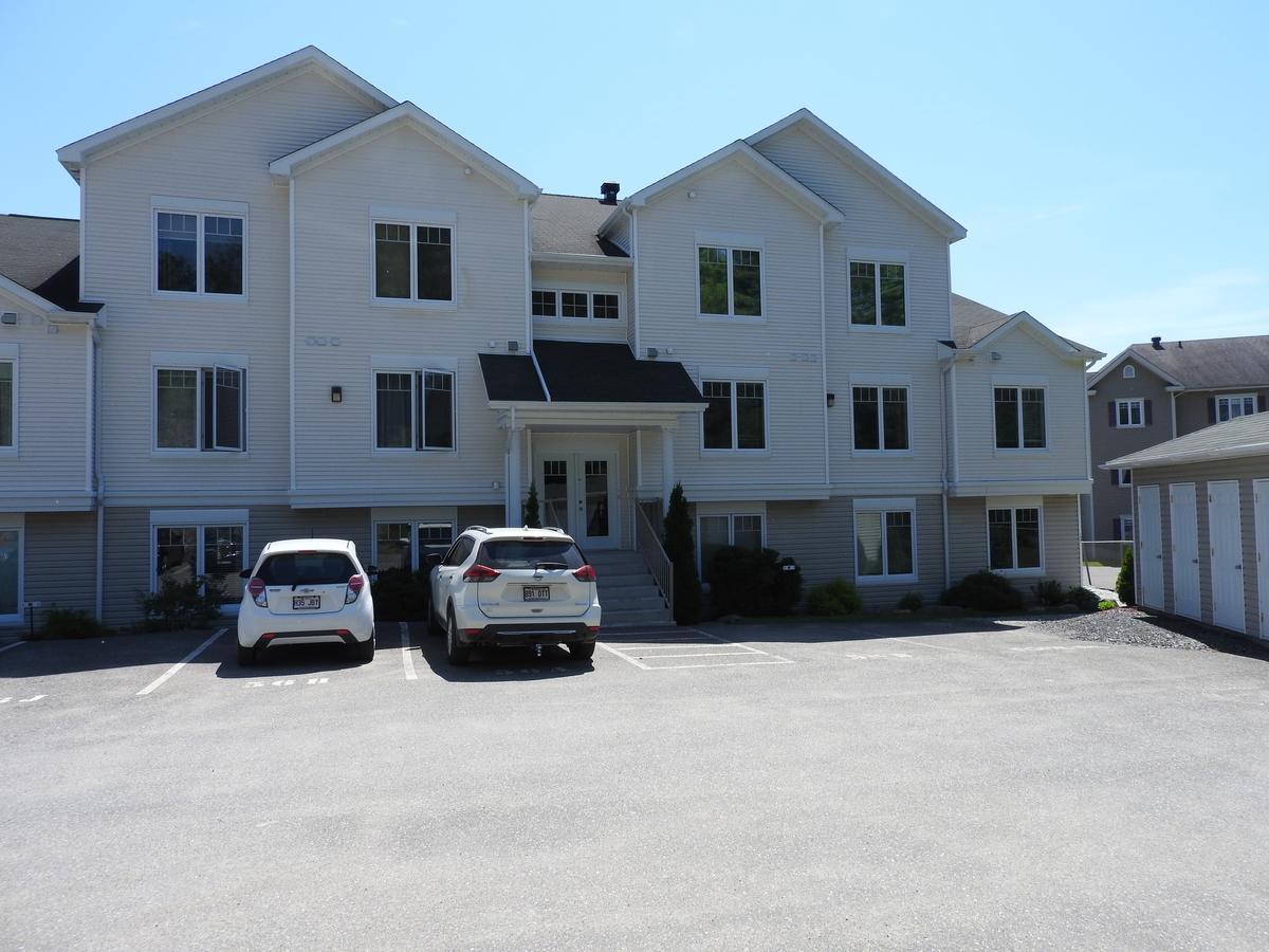 Condo Entre Ville/Nature Magog Exterior photo
